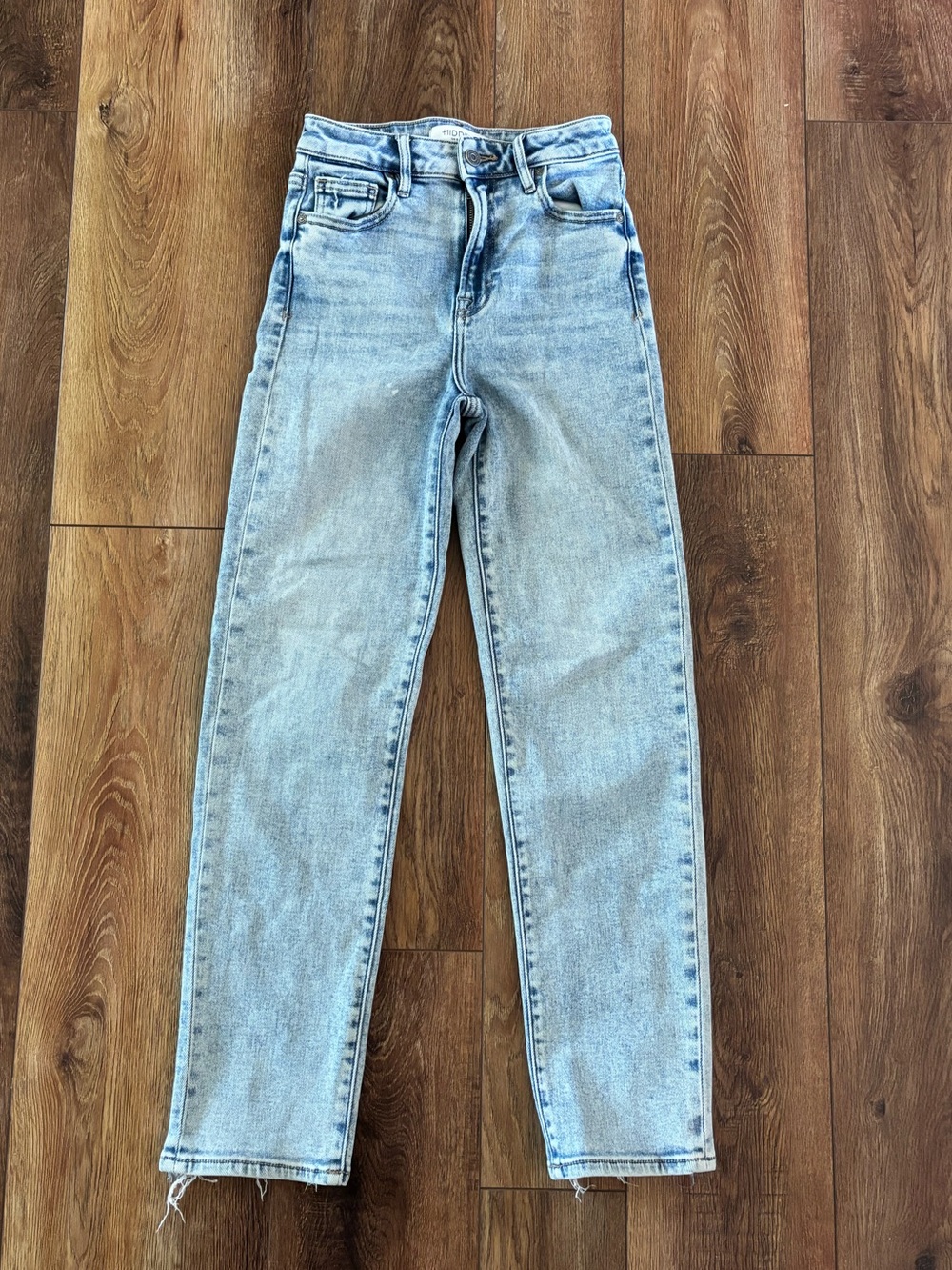 Classic High-Rise Light Blue Jeans — Straight Leg